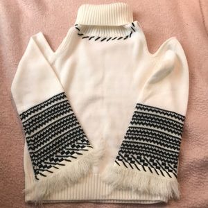 Cold shoulder sweater NWOT